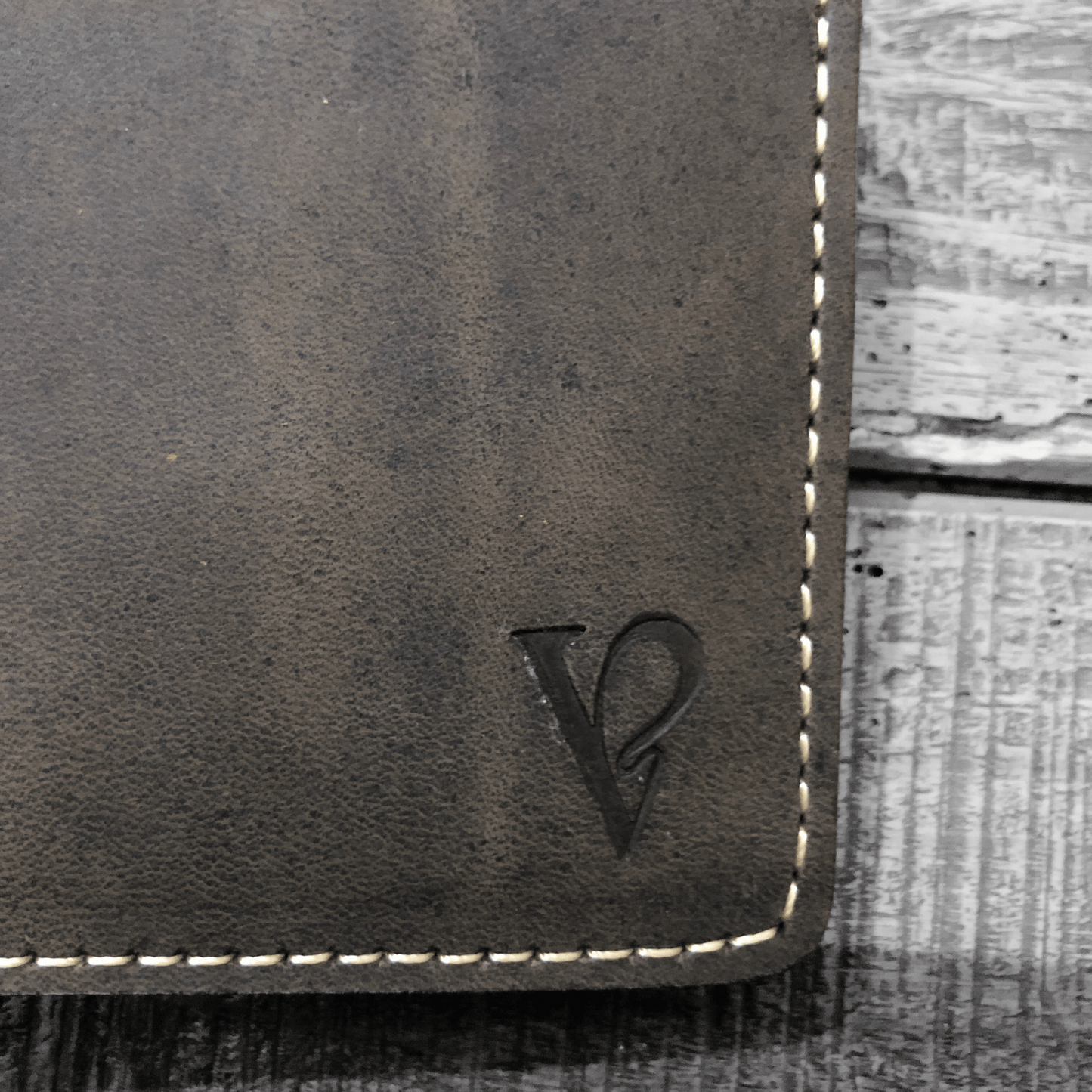 Fine Crest - Bifold Leather Wallet